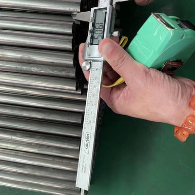 Un buen precio. Tubo de acero inoxidable de longitud redonda sin costura 304 / 316 en línea